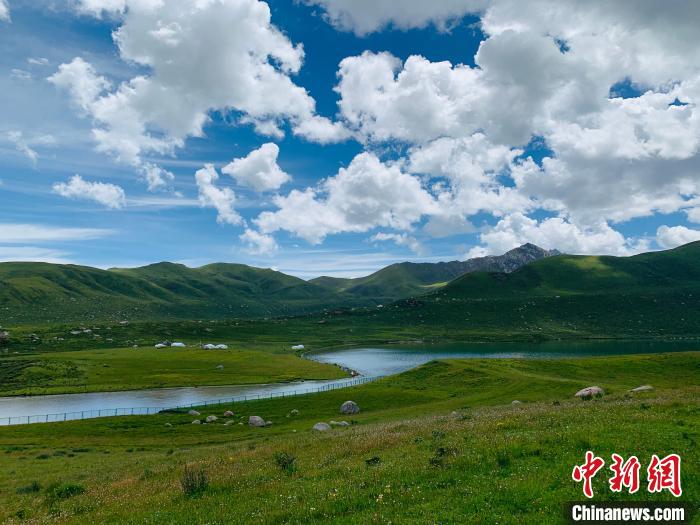 圖為三江源腹地久治生態(tài)環(huán)境持續(xù)向好?！O睿 攝