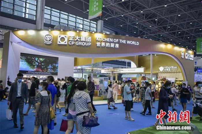 泰國大型華商企業(yè)正大集團(tuán)參加2021年在海南省?？谑信e辦的首屆中國國際消費(fèi)品博覽會(huì)。駱云飛 攝 