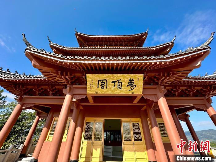 寧德職業(yè)技術(shù)學(xué)院夢頂閣?！窃式?攝
