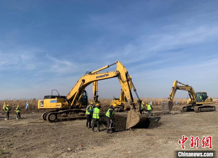 哈伊高鐵哈爾濱至鐵力段首個(gè)工點(diǎn)施工現(xiàn)場 史軼夫 攝