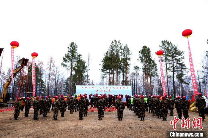 “北極明珠”項目建筑總高度106米，總投資近5000萬元?！⊥趿?攝