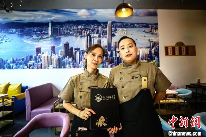 圖為馬寬與蕭玉嬋。　張一辰 攝