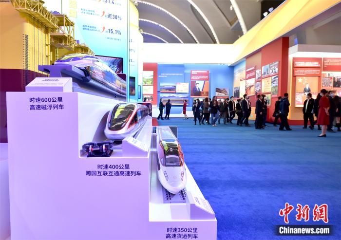 圖為展區(qū)高速列車(chē)模型 <a target='_blank' href='/' >中新網(wǎng)</a>記者 李霈韻 攝。