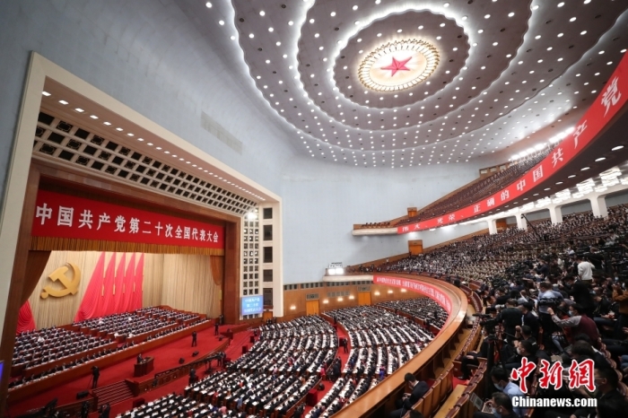 10月16日，中國(guó)共產(chǎn)黨第二十次全國(guó)代表大會(huì)在北京人民大會(huì)堂隆重開(kāi)幕。 <a target='_blank' href='/'>中新社</a>記者 蔣啟明 攝 　