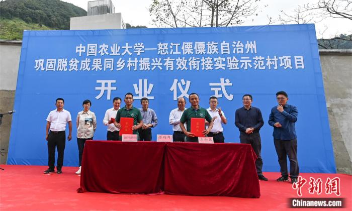 開幕式上，古炭河鄉(xiāng)村文旅專業(yè)合作社聘請李余昌為鄉(xiāng)村CEO 于洪偉供圖