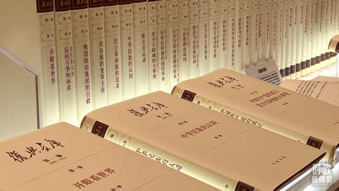 △《復興文庫》。今年9月，總書記為該文庫作序言。(總臺央視記者趙化拍攝)