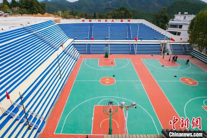 圖為臺盤村改擴建后的“村BA”球場?！√普?攝