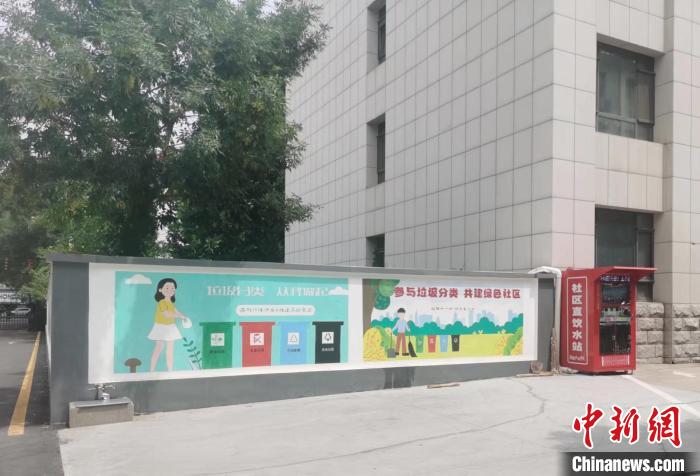 紫東公路小區(qū)，昔日私搭亂建、環(huán)境衛(wèi)生臟亂差的現(xiàn)象已不見蹤影，老舊小區(qū)著“新裝”?！黔?攝