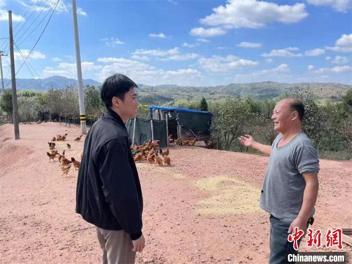 養(yǎng)殖戶沈海江享受到了“快遞進(jìn)村”紅利?！∮嘬幑﹫D