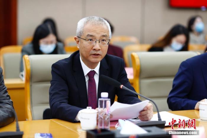 圖為中國社會科學(xué)院臺灣研究所所長楊明杰發(fā)言。 <a target='_blank' href='/'>中新社</a>記者 富田 攝 