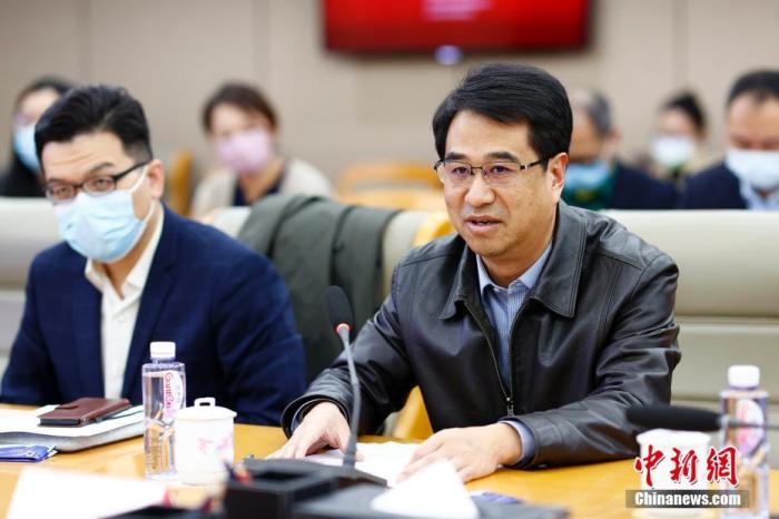 圖為中國人民大學(xué)兩岸關(guān)系研究中心主任王英津發(fā)言。 <a target='_blank' href='/'>中新社</a>記者 富田 攝 