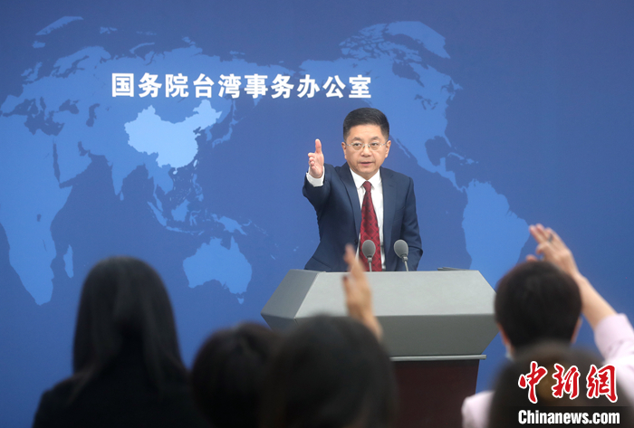 10月26日，國(guó)務(wù)院臺(tái)辦在北京舉行例行新聞發(fā)布會(huì)，發(fā)言人馬曉光表示，近期兩岸同胞交流依然熱絡(luò)，各地各部門持續(xù)開展一系列兩岸交流活動(dòng)。 <a target='_blank' href='/'>中新社</a>記者 張宇 攝