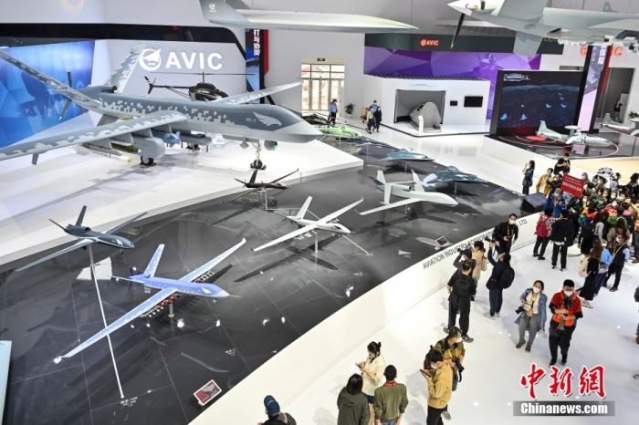 翼龍-3(WL-3)無人機(jī)在第十四屆中國航展上展出，這也是該無人機(jī)首次公開亮相。<a target='_blank' href='/'>中新社</a>記者 陳驥旻 攝