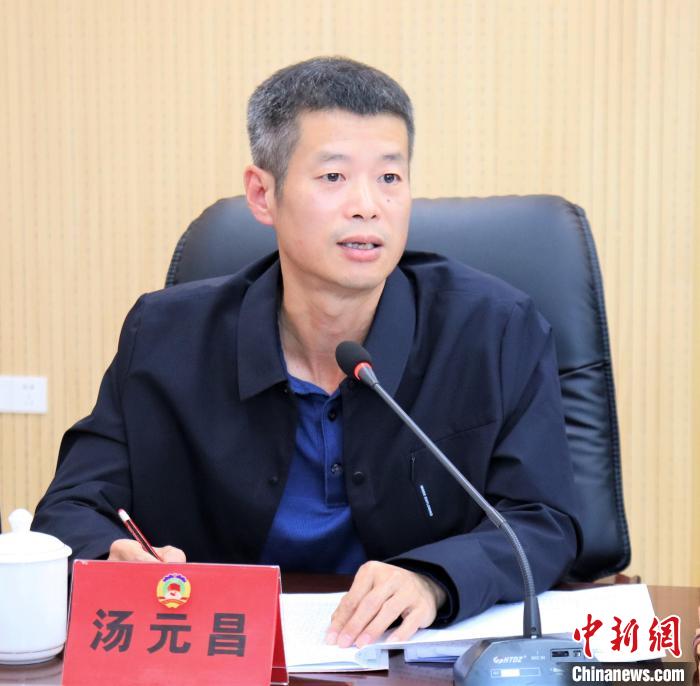 寧德市政協(xié)委員湯元昌發(fā)言?！×珠派?攝