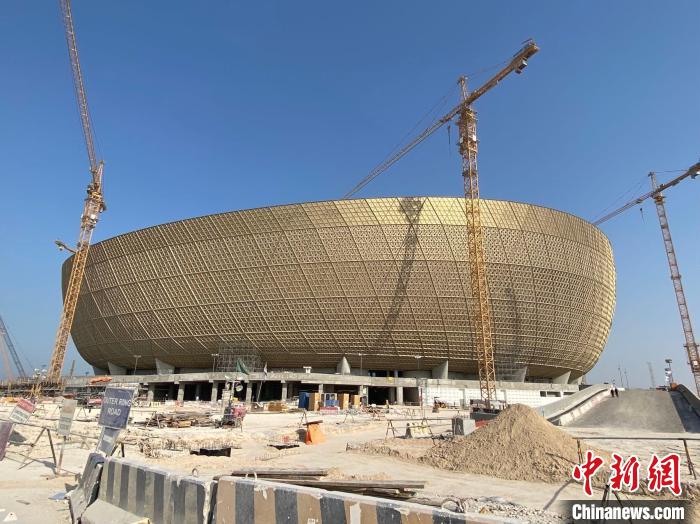 建設(shè)中的盧塞爾體育場(chǎng)?！”本┙ㄔ汗﹫D