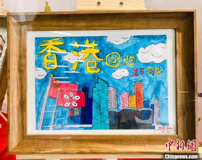 圖為畫展展出的畫作。　張偉 攝