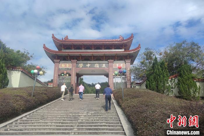 教育是美嶺村創(chuàng)業(yè)史中的一張名片。圖為美嶺中學(xué)?！枪跇?biāo) 攝