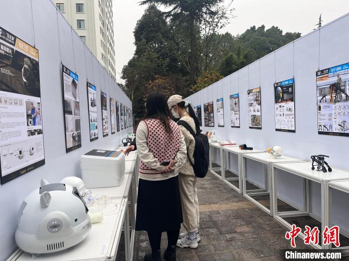 2022“彩虹杯”天府·寶島工業(yè)設計大賽頒獎典禮暨工業(yè)設計精品展啟動儀式現(xiàn)場?！⊥趵?攝
