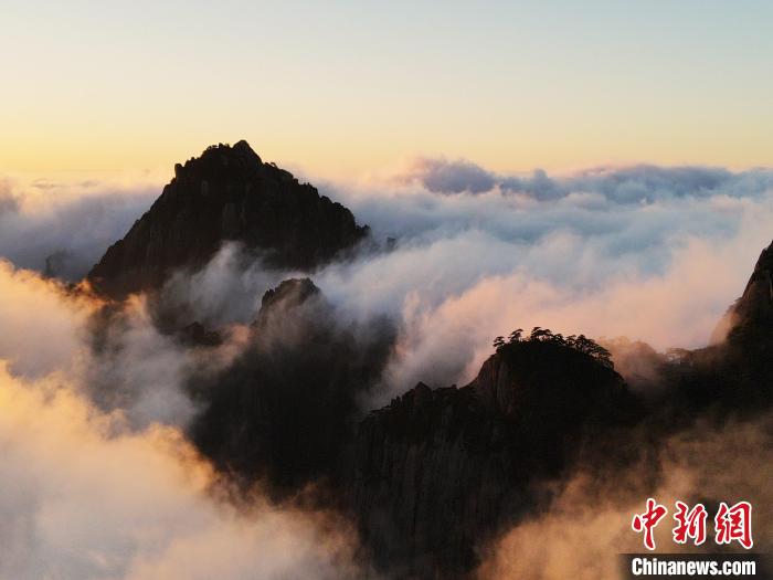 一大波黃山云海美圖來(lái)襲！