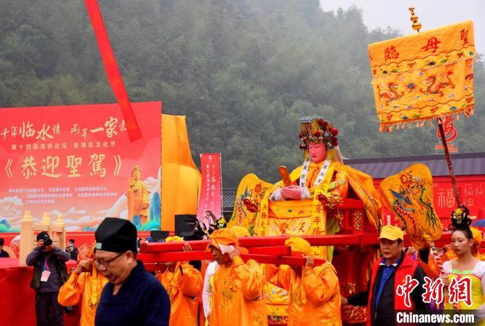 恭請(qǐng)陳靖姑金身。    圖片來(lái)源：中新網(wǎng)