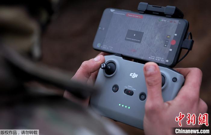 資料圖：一位烏克蘭軍用無人機(jī)操作員。