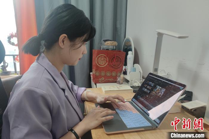 馬蕎茵把“臺(tái)灣高先生和福建馬小姐”的日常做成視頻分享給兩岸網(wǎng)友?！∈茉L者供圖