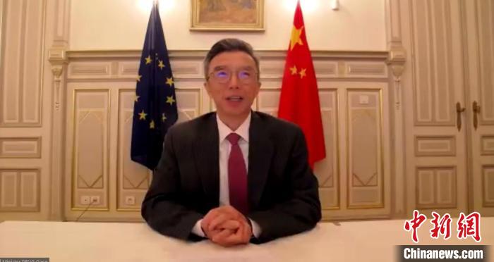 中國駐歐盟使團(tuán)公使彭剛在峰會上發(fā)表主旨演講?！W盟中國商會供圖