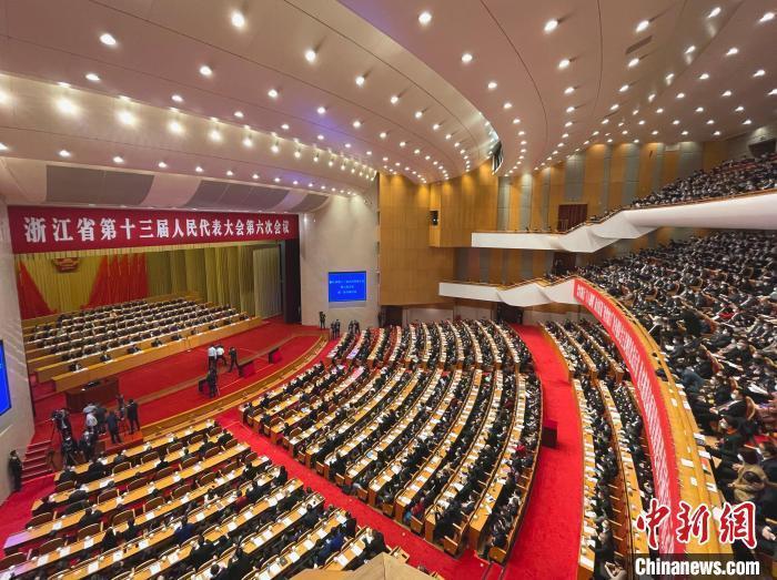 資料圖：浙江省十三屆人大六次會(huì)議開(kāi)幕式現(xiàn)場(chǎng)。張斌 攝