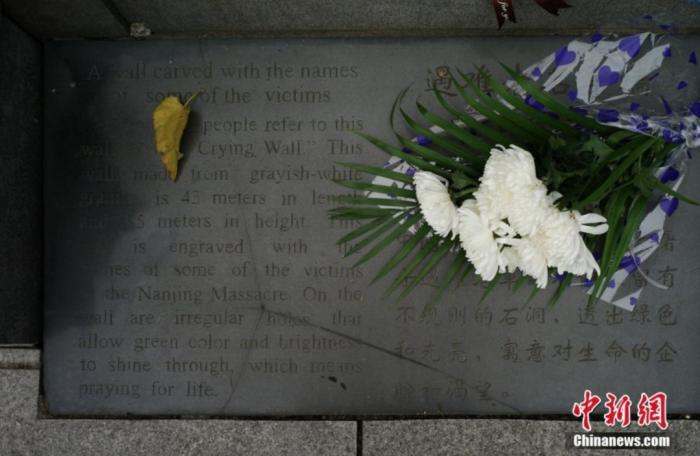 圖片圖為侵華日軍南京大屠殺遇難同胞紀(jì)念館遇難者名單墻。泱波 攝
