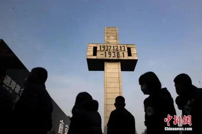 圖為侵華日軍南京大屠殺遇難同胞紀(jì)念館紀(jì)念碑。 泱波 攝