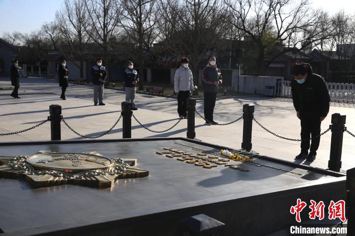 中國人民抗日戰(zhàn)爭紀(jì)念館舉行南京大屠殺死難者國家公祭日悼念活動(dòng)?！】箲?zhàn)館供圖