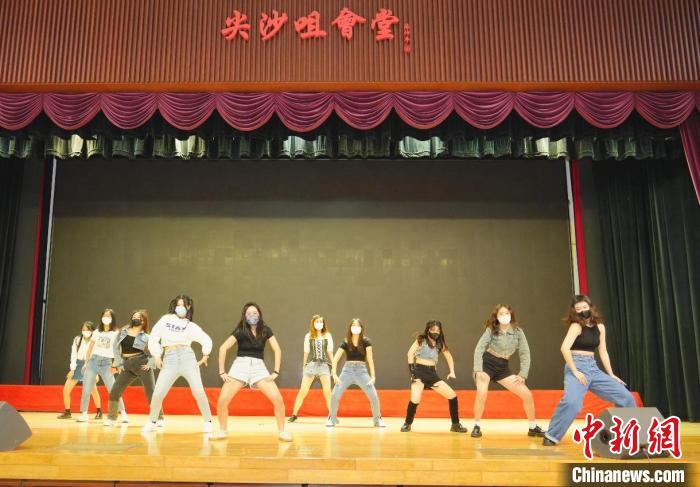 街舞表演?！√K永安 攝