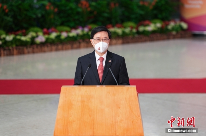 7月1日，在高鐵西九龍站內(nèi)，香港特別行政區(qū)第六任行政長官李家超于就職后首次會見傳媒。 <a target='_blank' href='/'>中新社</a>記者 崔楠 攝