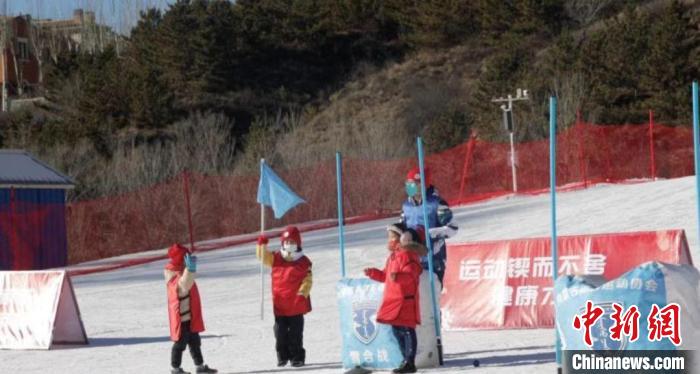 圖為民眾體驗冰雪項目。