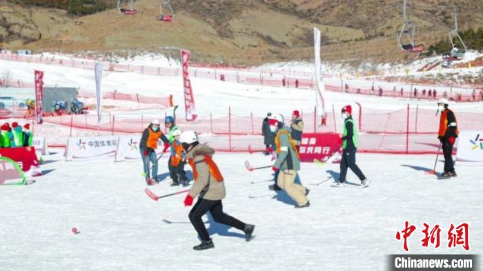 圖為民眾體驗冰雪項目。　內蒙古體育局供圖