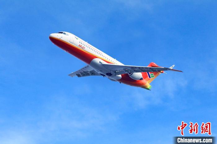 資料圖：ARJ21飛機展翅藍(lán)天?！≈袊田w 供圖