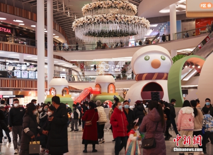 元旦假期，北京各商場人流回升，節(jié)日氛圍濃厚。 <a target='_blank' href='/'>中新社</a>記者 趙雋 攝