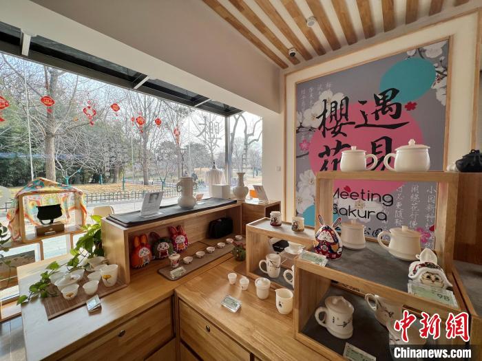 圖為玉淵潭公園小櫻商店?！”本┦泄珗@管理中心供圖