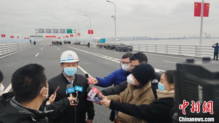 廈門翔安大橋建設(shè)者接受采訪?！罘?攝