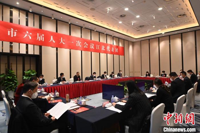 圖為重慶市六屆人大一次會(huì)議江北代表團(tuán)審議重慶市人大常委會(huì)工作報(bào)告現(xiàn)場(chǎng)?！≈貞c市江北區(qū)人大常委會(huì)信息中心供圖