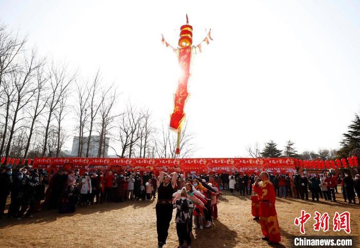 北京消費季“2023——年花豐食大集”正月初一在北京世界花卉大觀園開市。　<a target='_blank' href='/'>中新社</a>記者 富田 攝