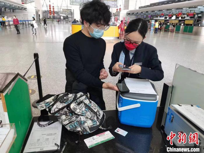 與時間賽跑大年初一東航順利保障一起人體捐獻(xiàn)器官運(yùn)輸