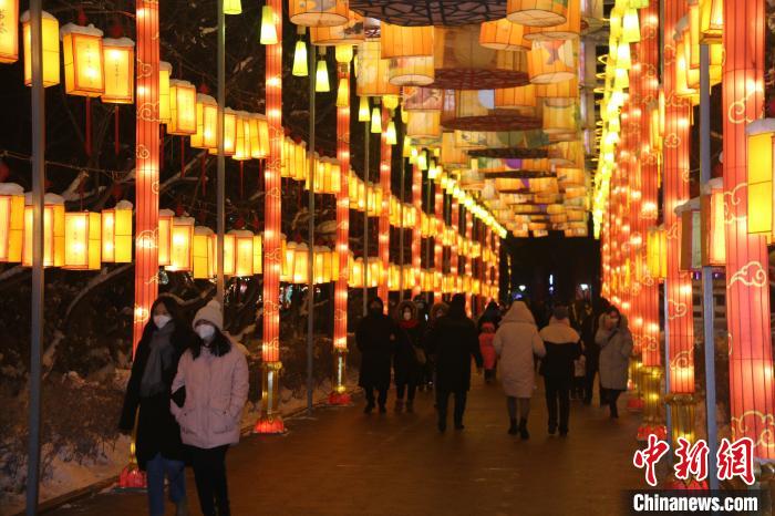 花燈璀璨，濃濃年味撲面來?！∨绥?攝