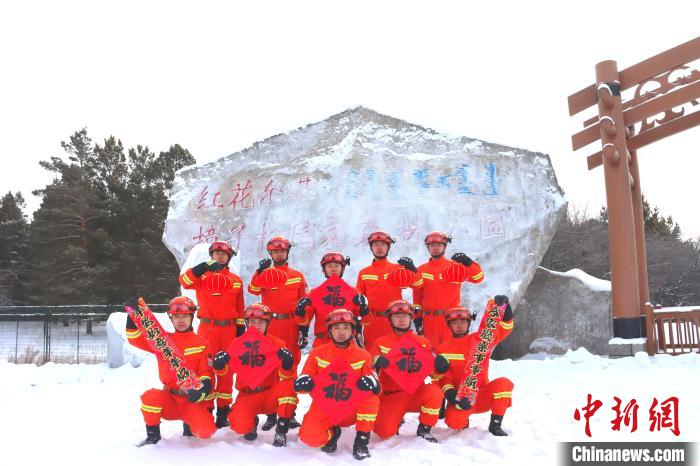 圖為駐守在我國最大樟子松母樹林基地的森林消防指戰(zhàn)員。　王斌 攝