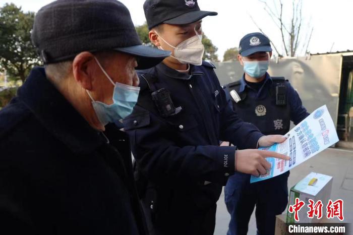 （新春走基層）反詐騙、接處警、走訪群眾“藏藍(lán)青”新春守護(hù)“不打烊”