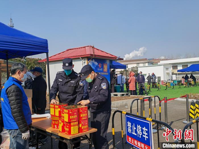 上海1.8萬(wàn)民警、15萬(wàn)平安志愿者嚴(yán)管煙花爆竹燃放