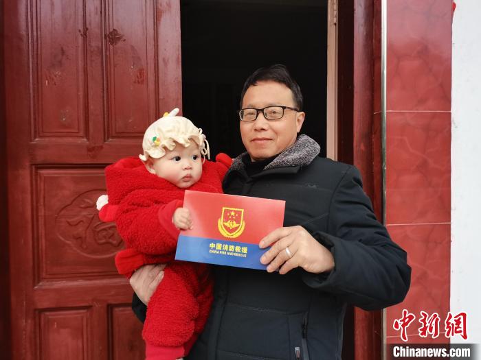 消防救援人員家屬收到新春慰問信?！￡惷鹘?攝