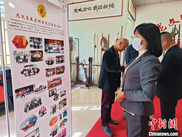 “龍文武術‘遷臺記憶’物品歸集展”活動現場?！×握涿?攝