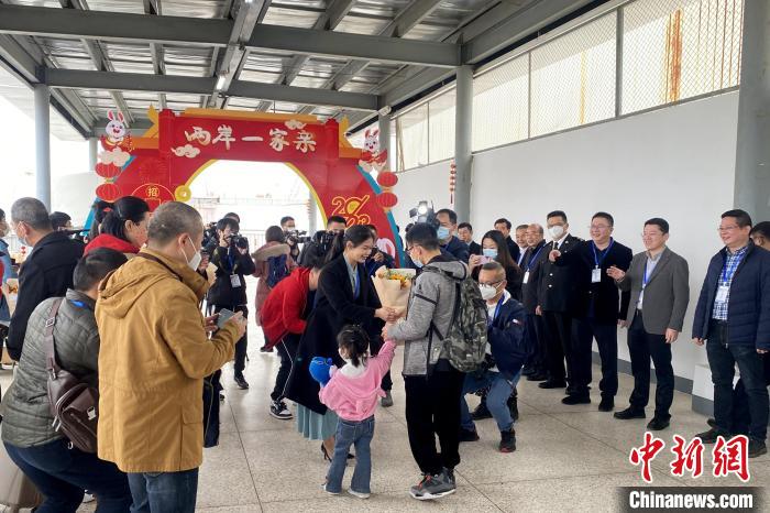 位于“鄭成功故里”南安石井的泉金客運(yùn)碼頭重現(xiàn)熱鬧一幕?！∪?攝
