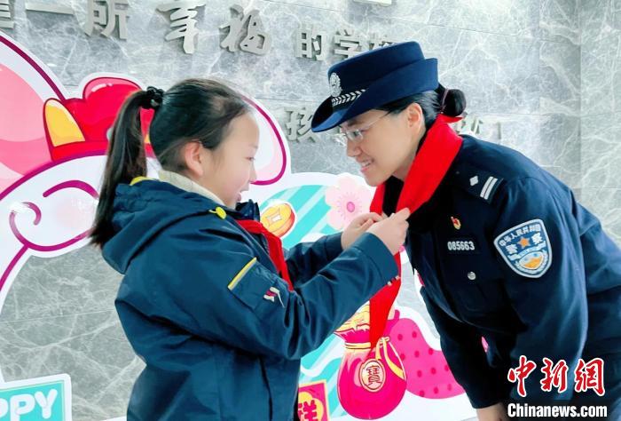 開學(xué)季各地鐵路公安機關(guān)進(jìn)校園為中小學(xué)生上好“安全課”